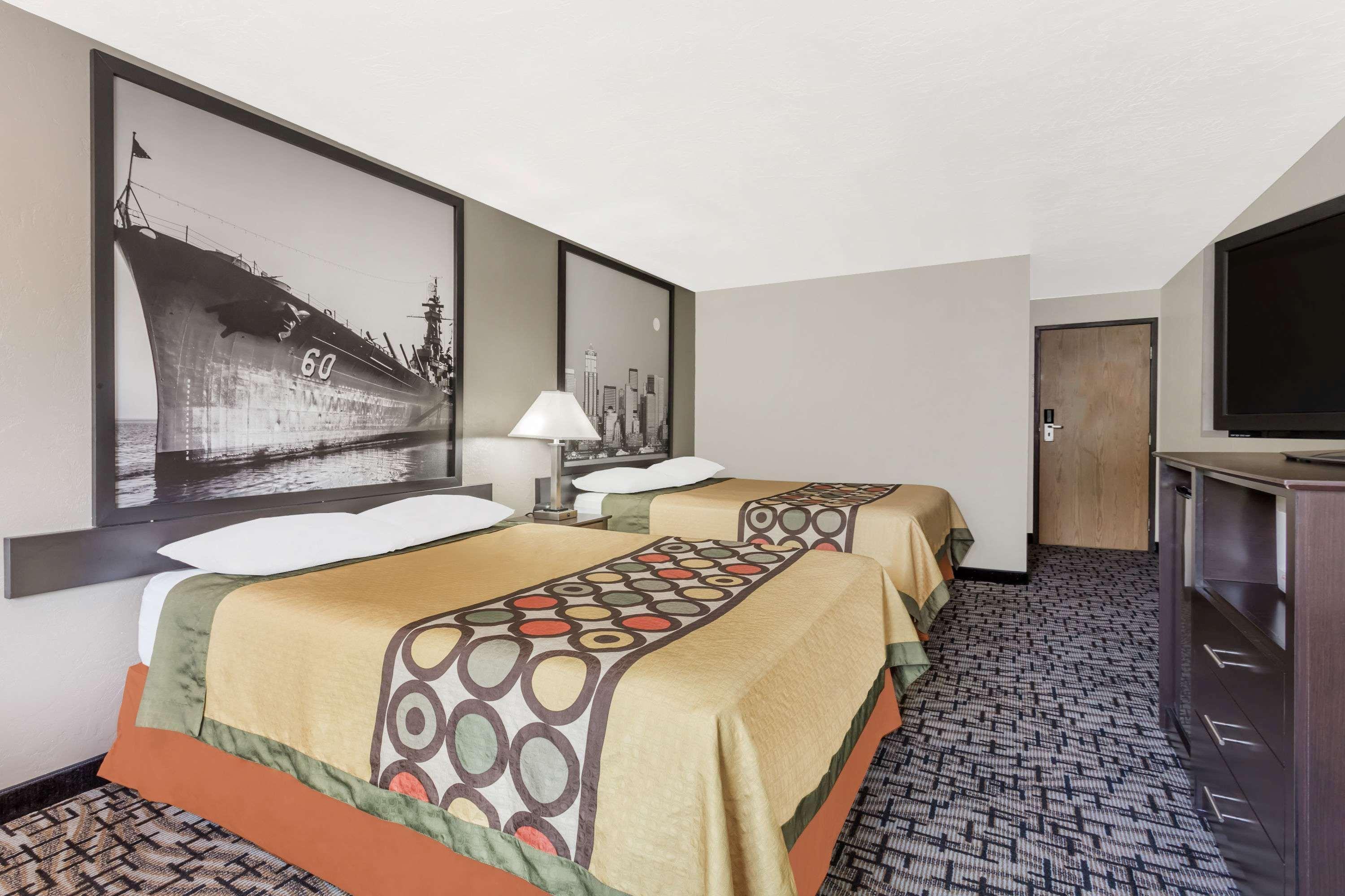 Super 8 By Wyndham Bremerton Εξωτερικό φωτογραφία