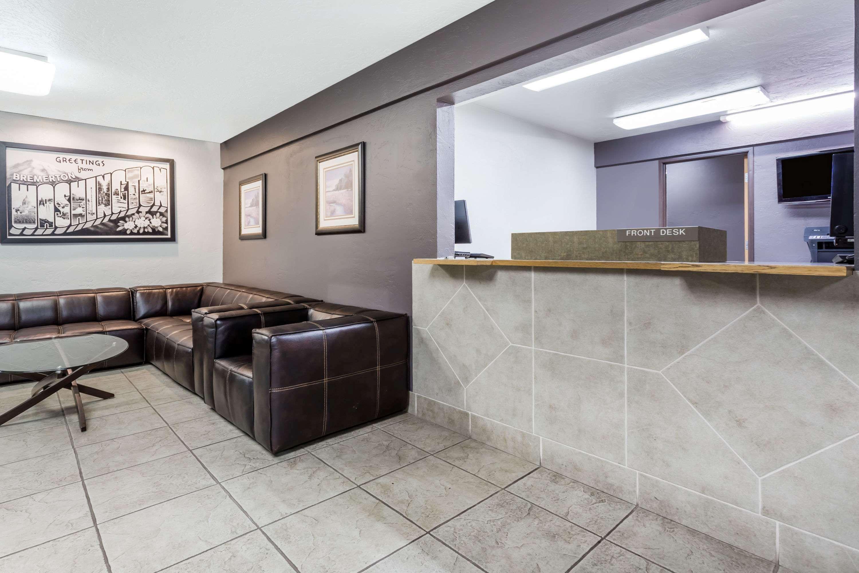 Super 8 By Wyndham Bremerton Εξωτερικό φωτογραφία